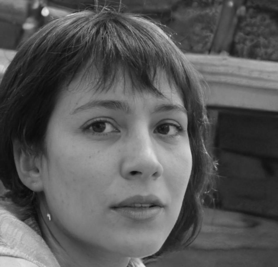 Participante Beatriz Olmedo, asistente a webinars de benchmarking presupuestario en Dalirye